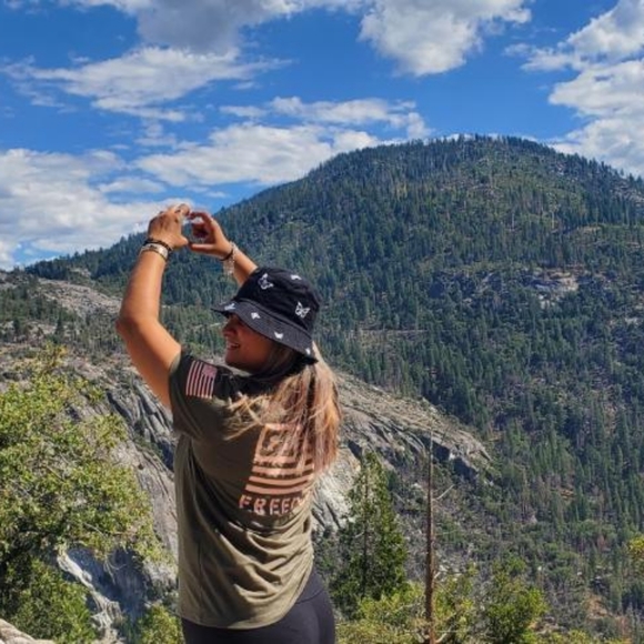 Meet your Posher, Karla - Picture 2 of 2